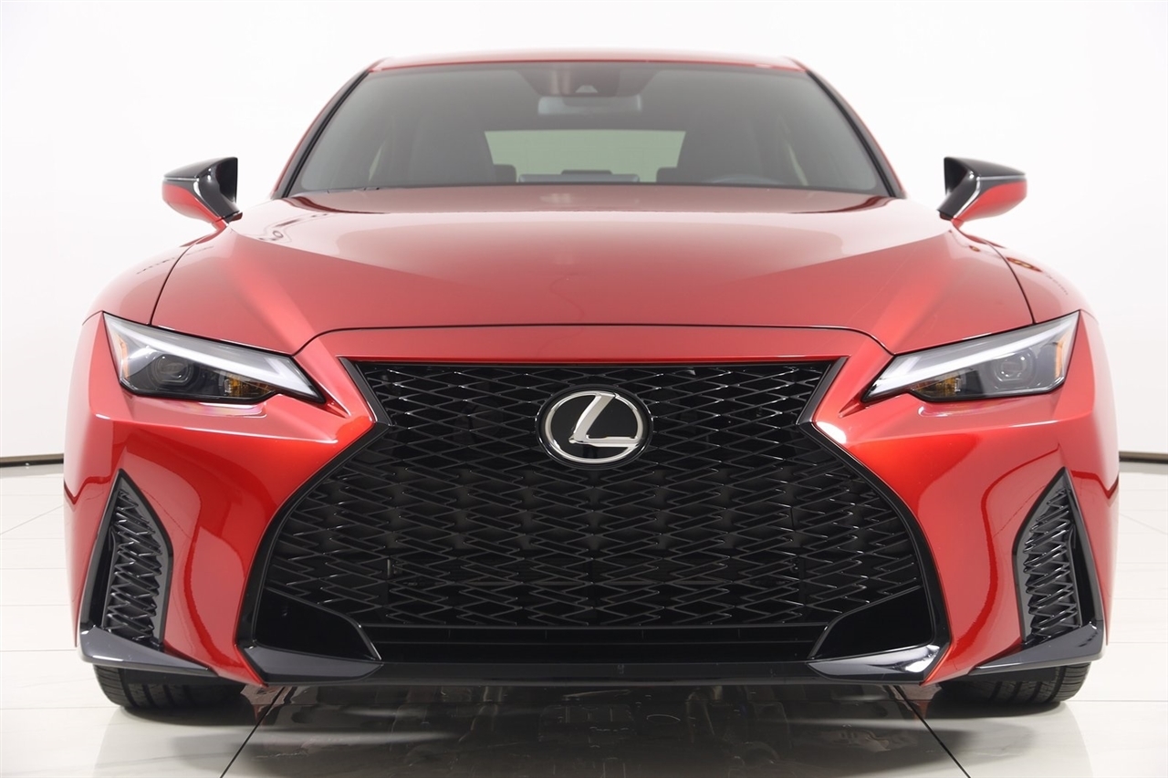Lexus IS  2025