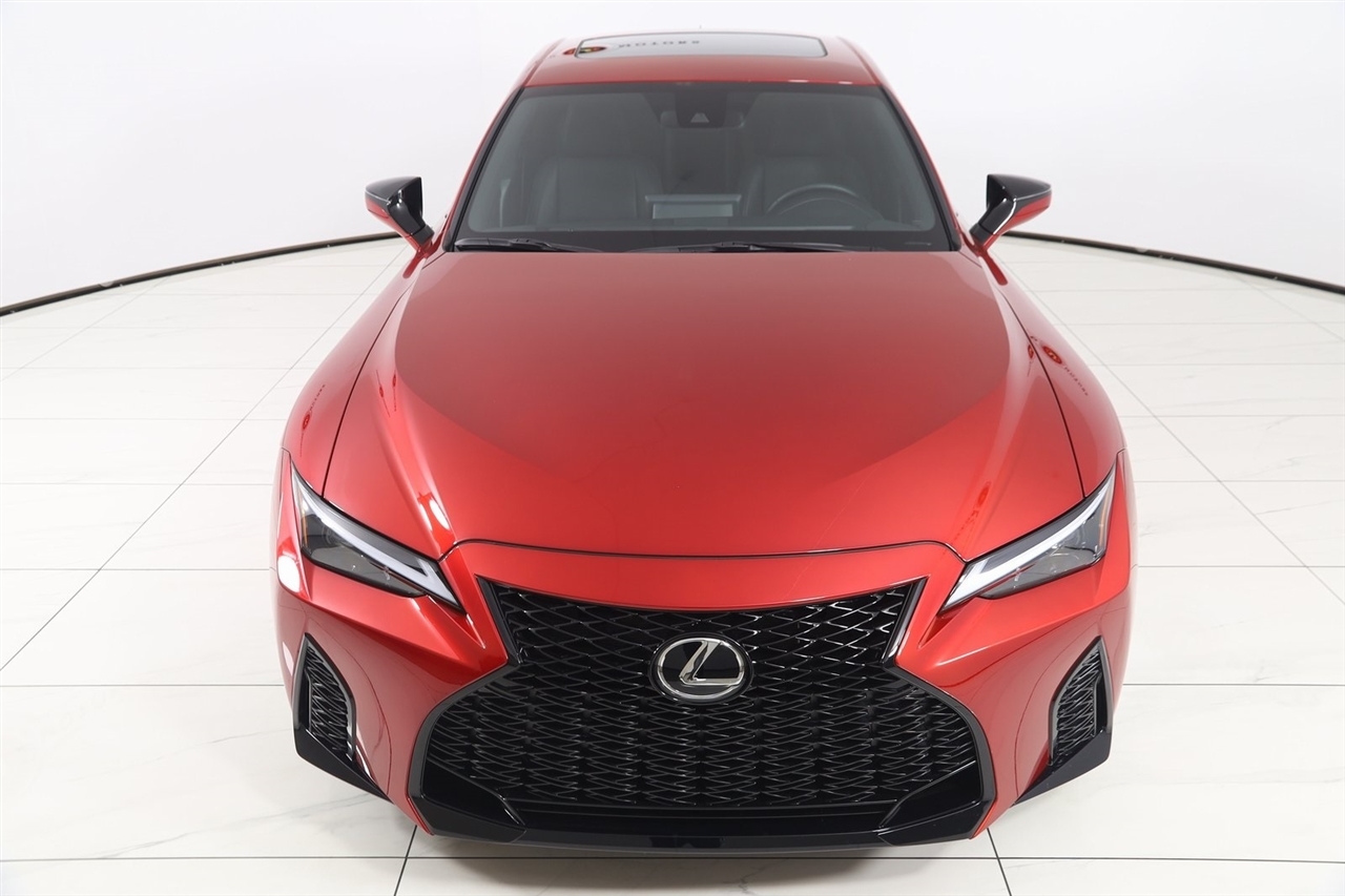 Lexus IS  2025