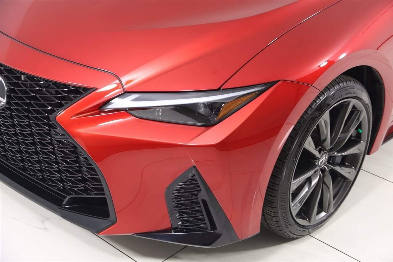 Lexus IS  2025