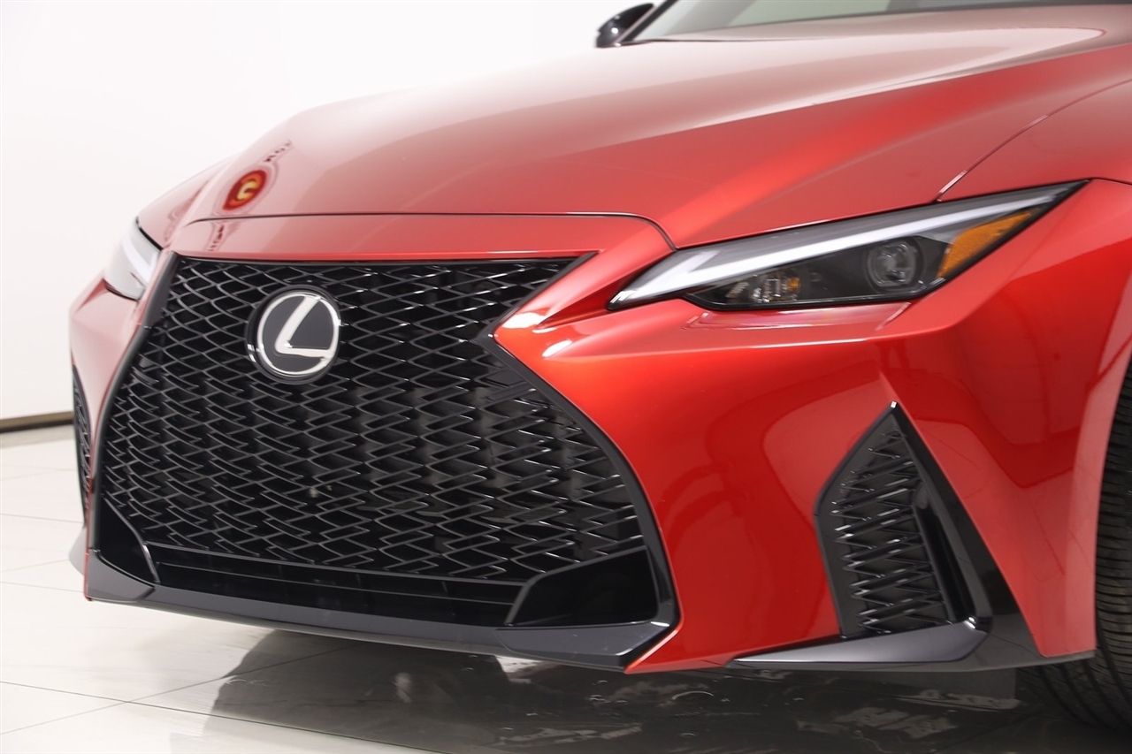 Lexus IS  2025