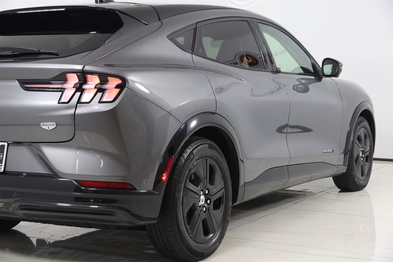 Ford Mustang Mach-E  2023