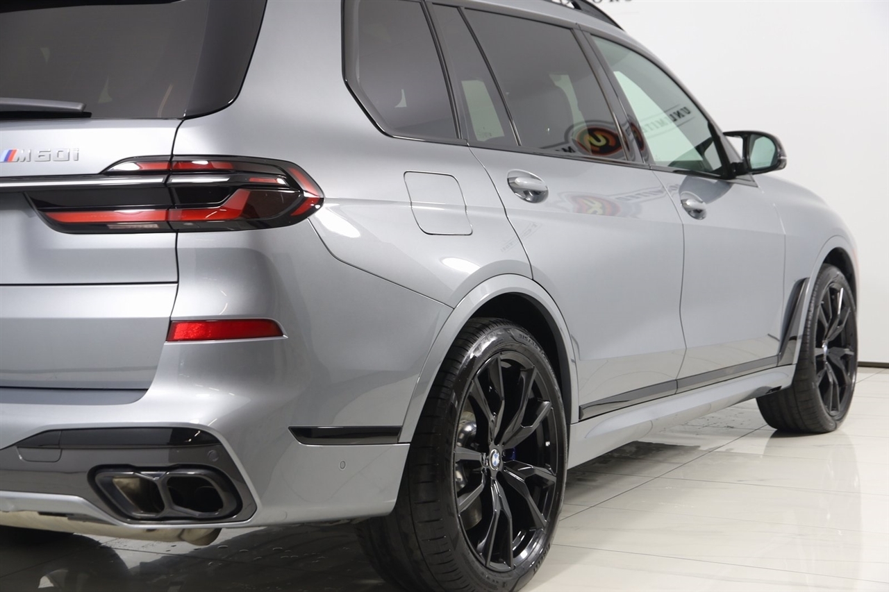BMW X7  2023