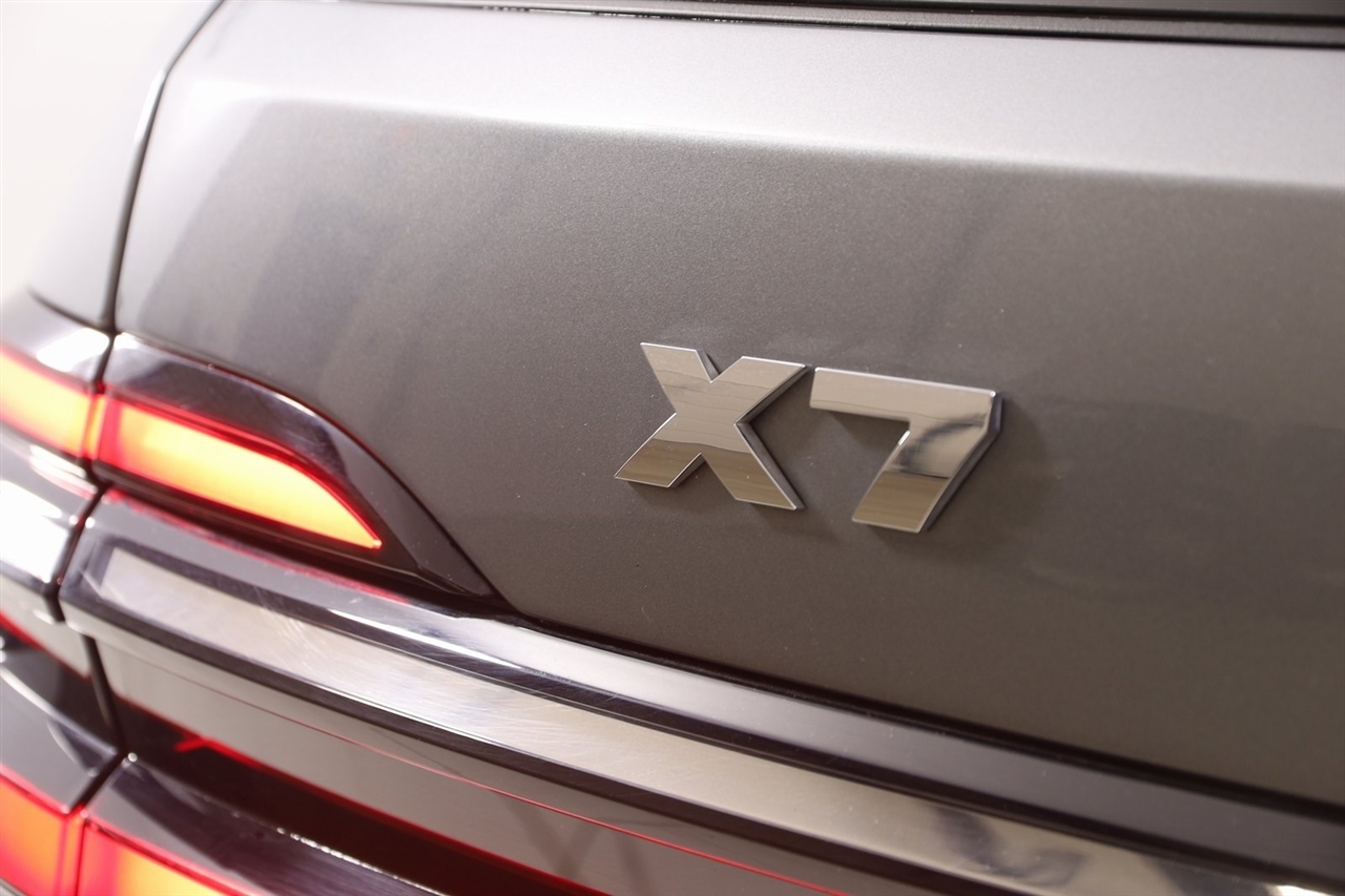 BMW X7  2023