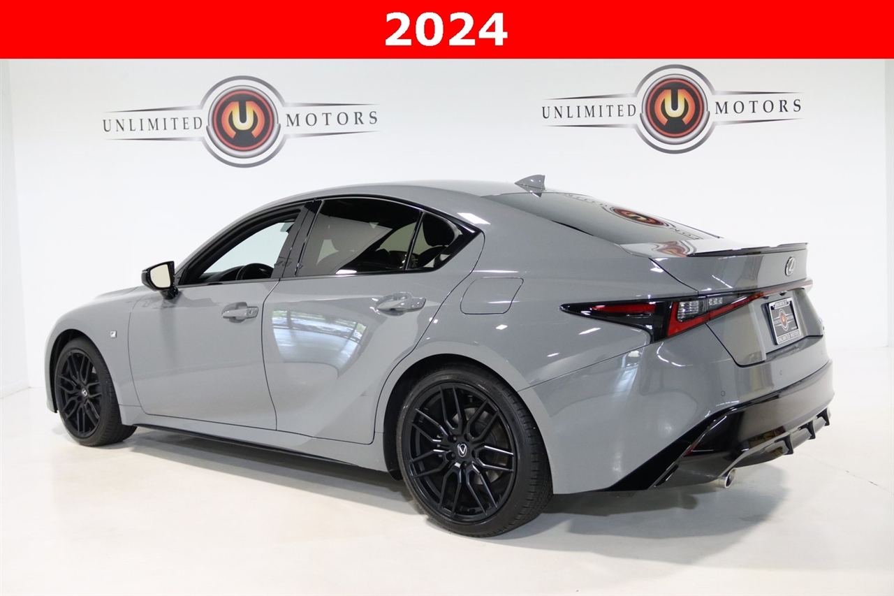 Lexus IS  2024