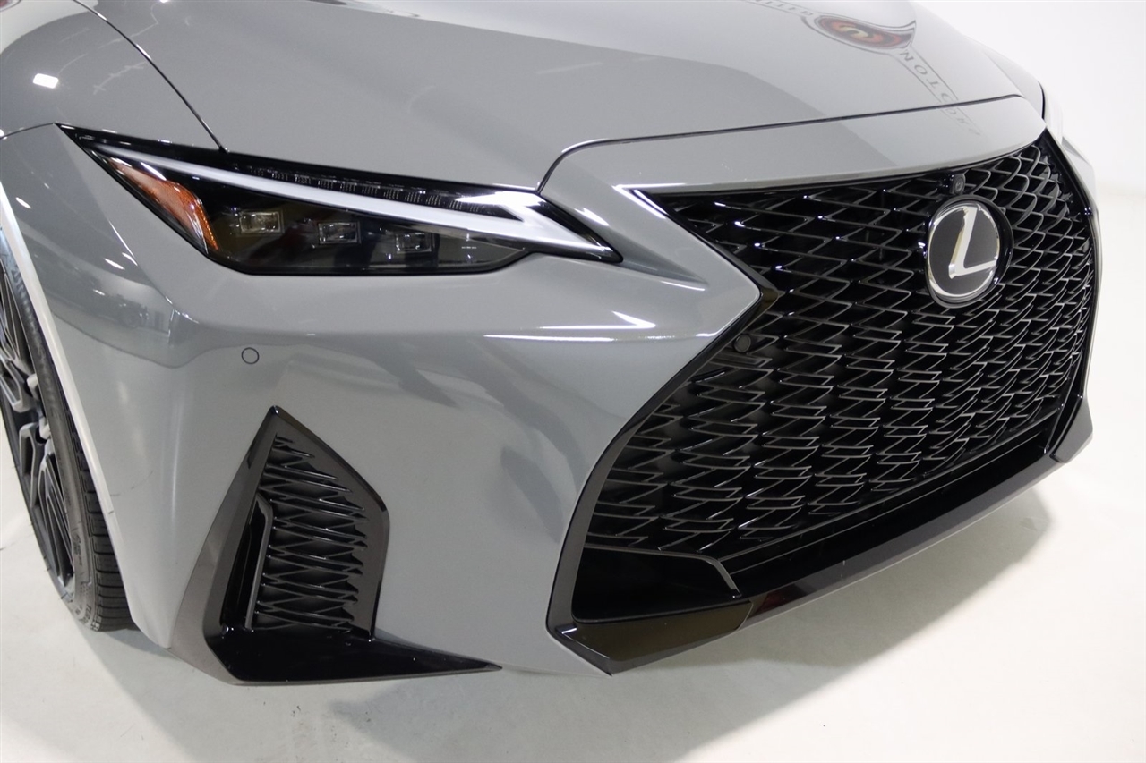 Lexus IS  2024