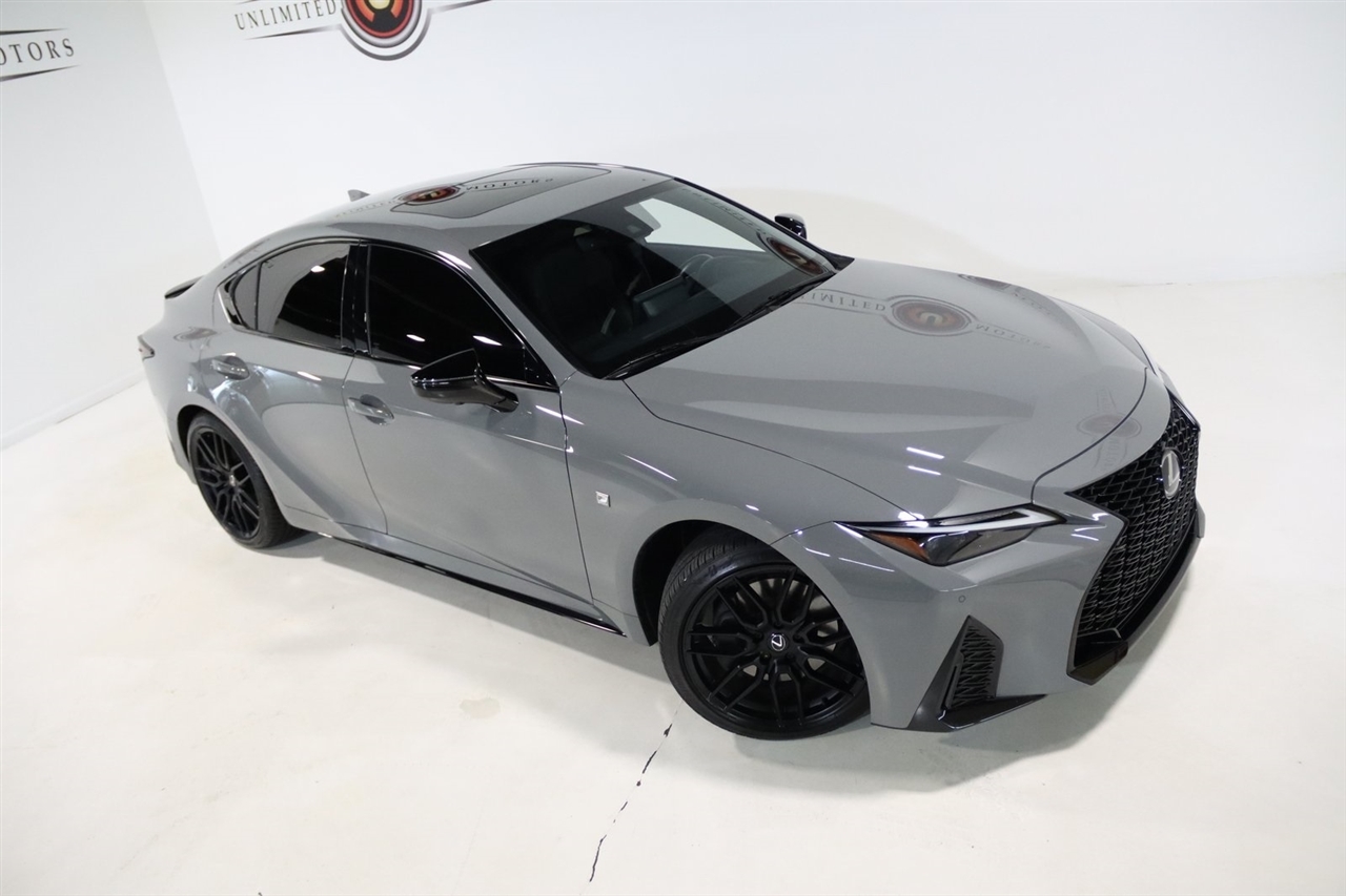 Lexus IS  2024