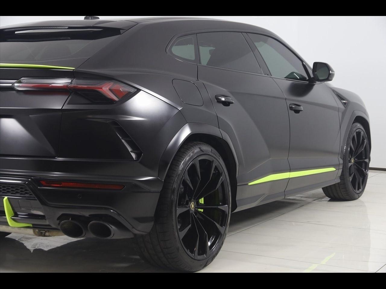2022 Lamborghini Urus Base