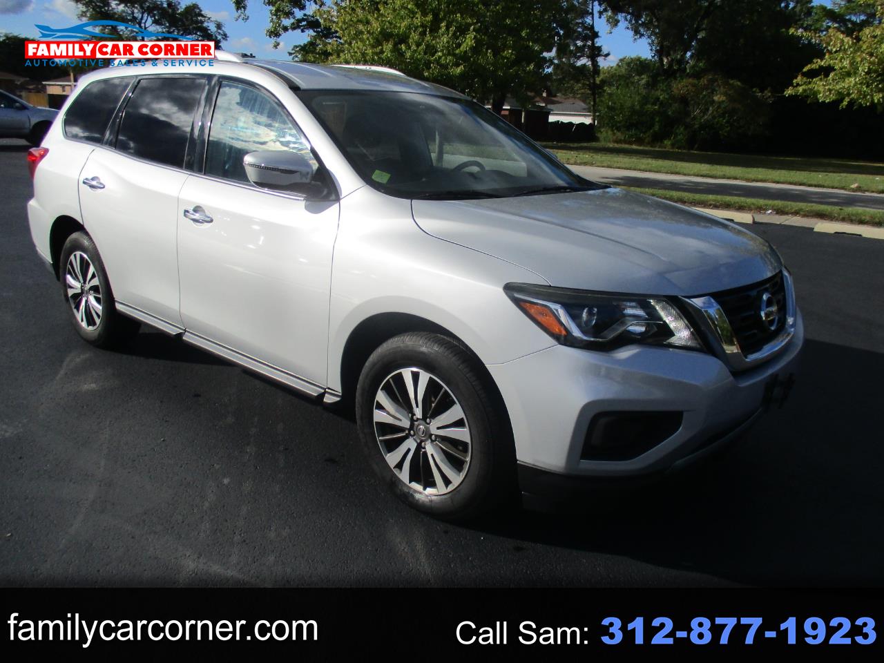 2017 Nissan Pathfinder S's photo