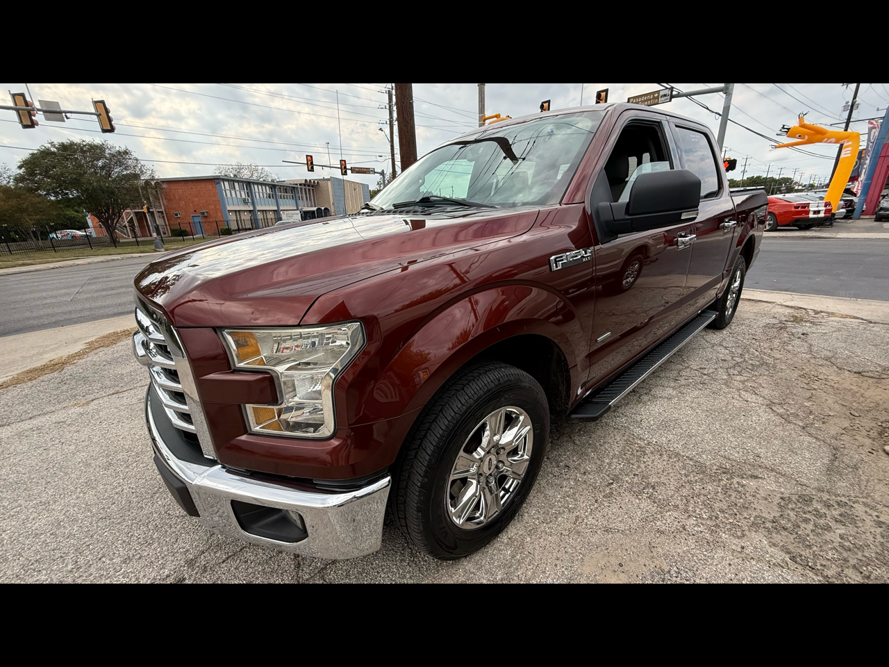 2015 Ford F-150 2WD SuperCrew 139" XLT
