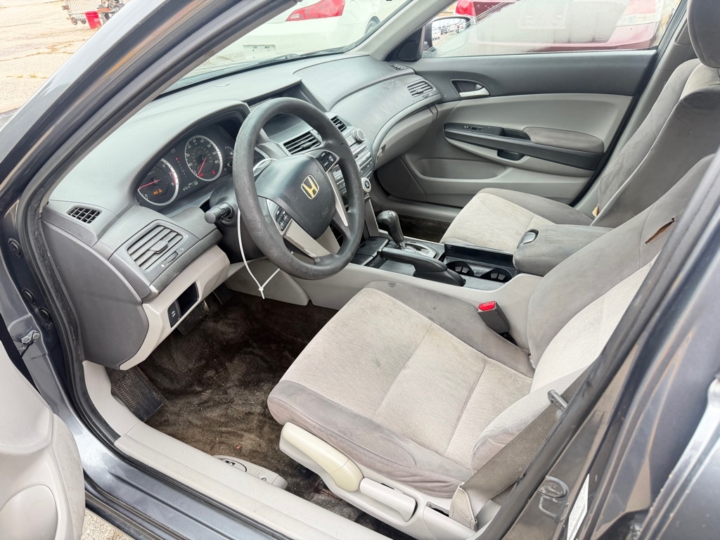 Honda Accord LX sedan AT 2010