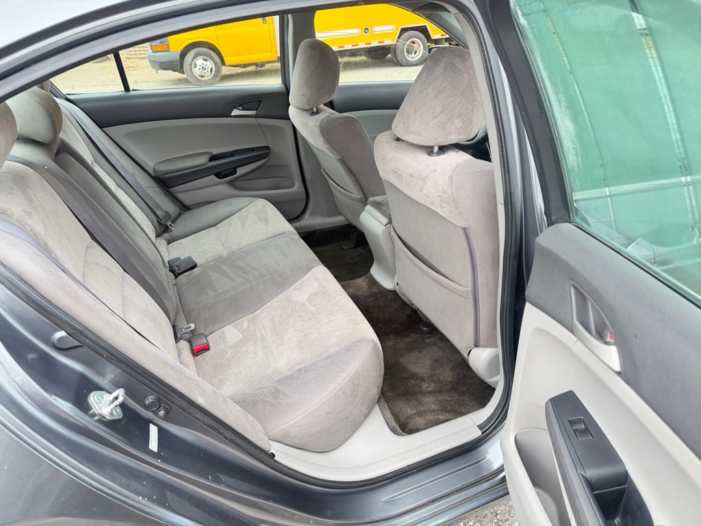 Honda Accord LX sedan AT 2010