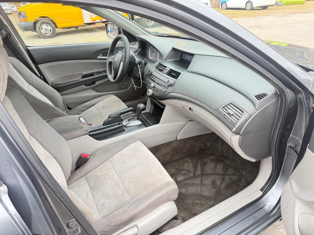 Honda Accord LX sedan AT 2010