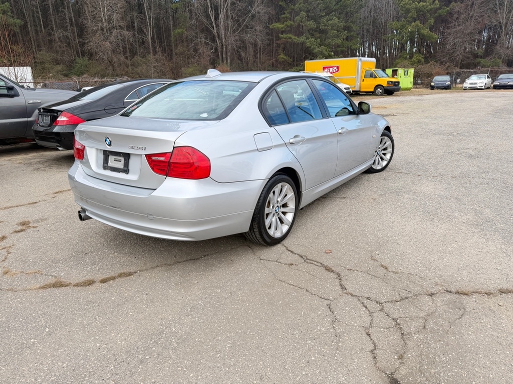 BMW 3-Series 328i xDrive 2011