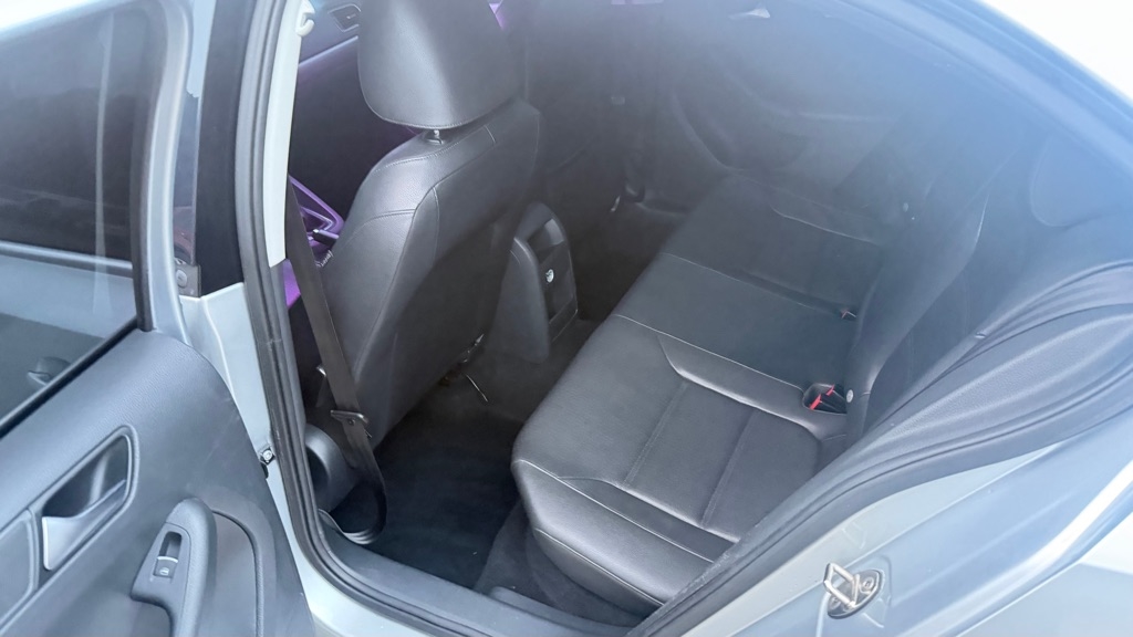 Volkswagen Jetta SE 6A 2015