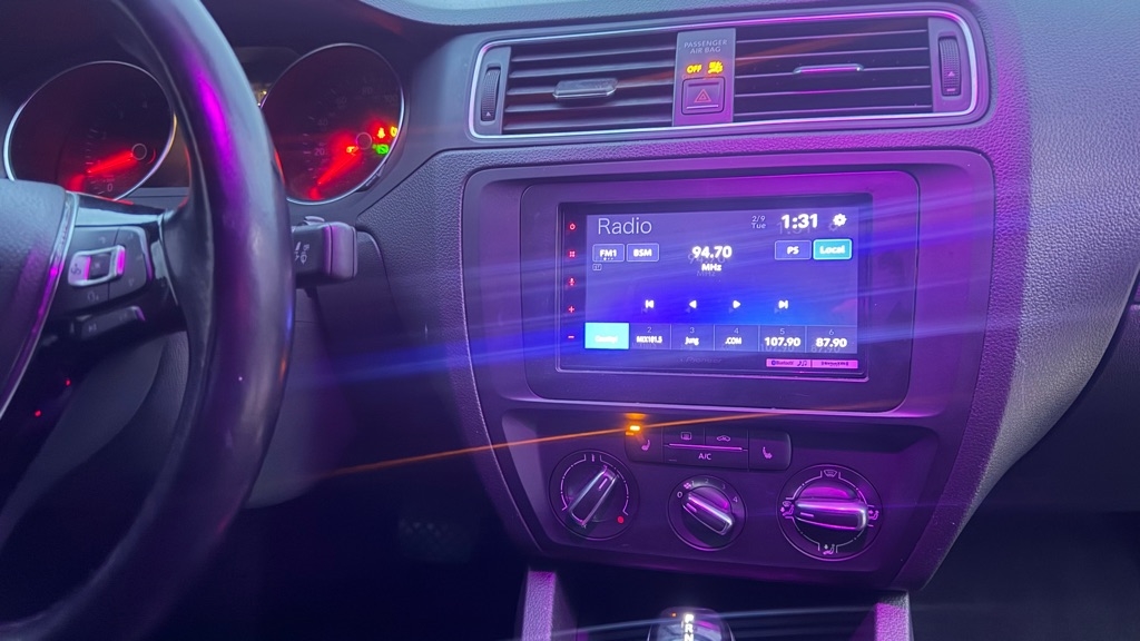 Volkswagen Jetta SE 6A 2015