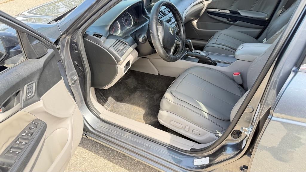 Honda Accord EX-L V-6 Sedan AT 2011