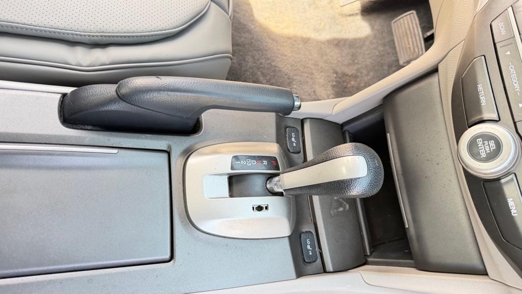 Honda Accord EX-L V-6 Sedan AT 2011