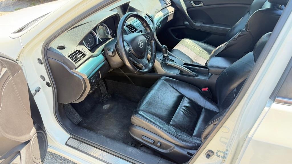 Acura TSX 5-Speed AT with Tech Package 2009