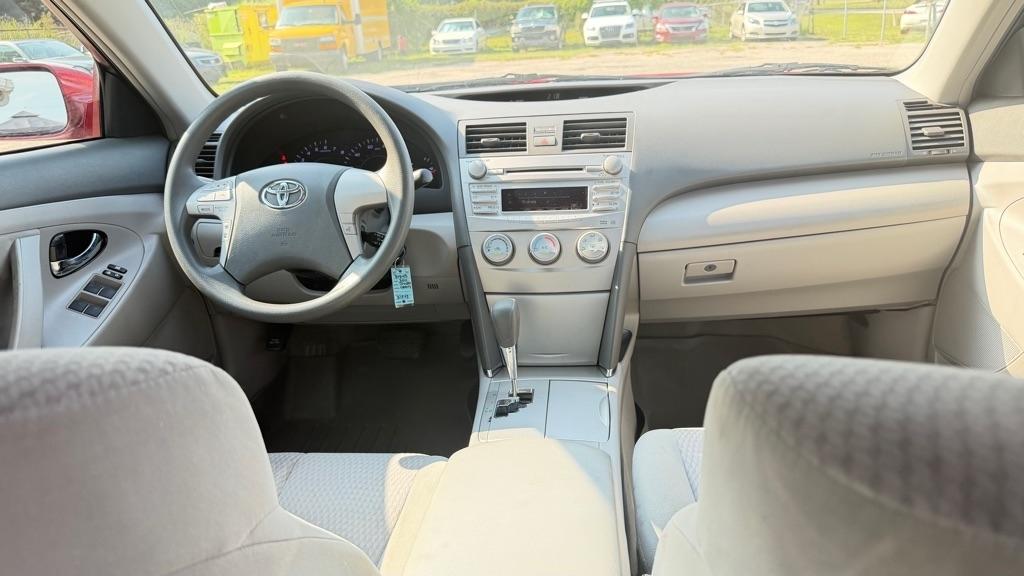 Toyota Camry Base 6-Spd AT 2011