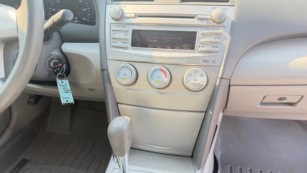 Toyota Camry Base 6-Spd AT 2011