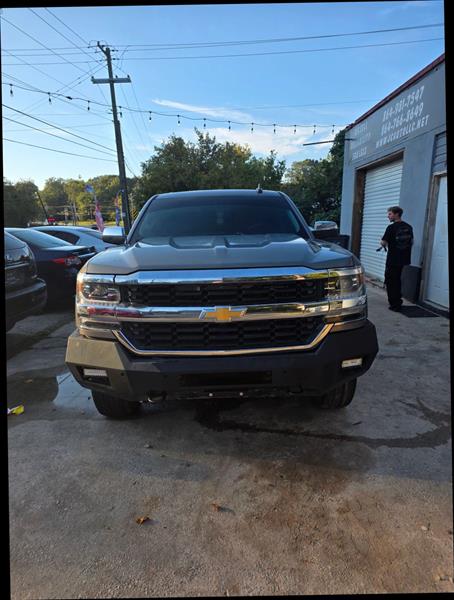 2017 Chevrolet Silverado 1500 LTZ photo 2