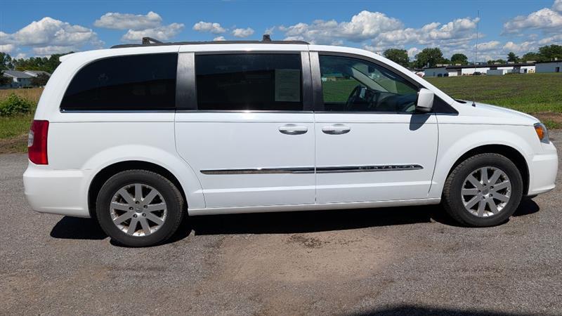 2016 Chrysler Town & Country Touring - Photo 7