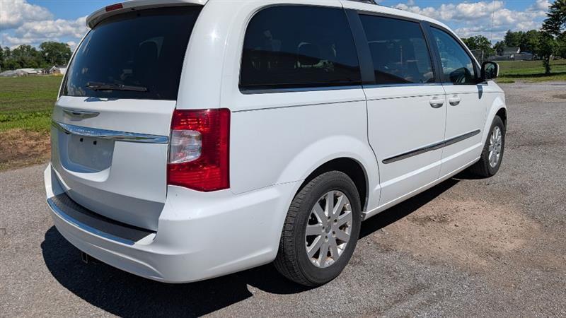 2016 Chrysler Town & Country Touring - Photo 8