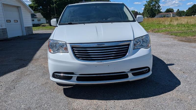 2016 Chrysler Town & Country Touring - Photo 10