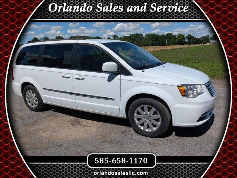 2016 Chrysler Town & Country Touring's photo