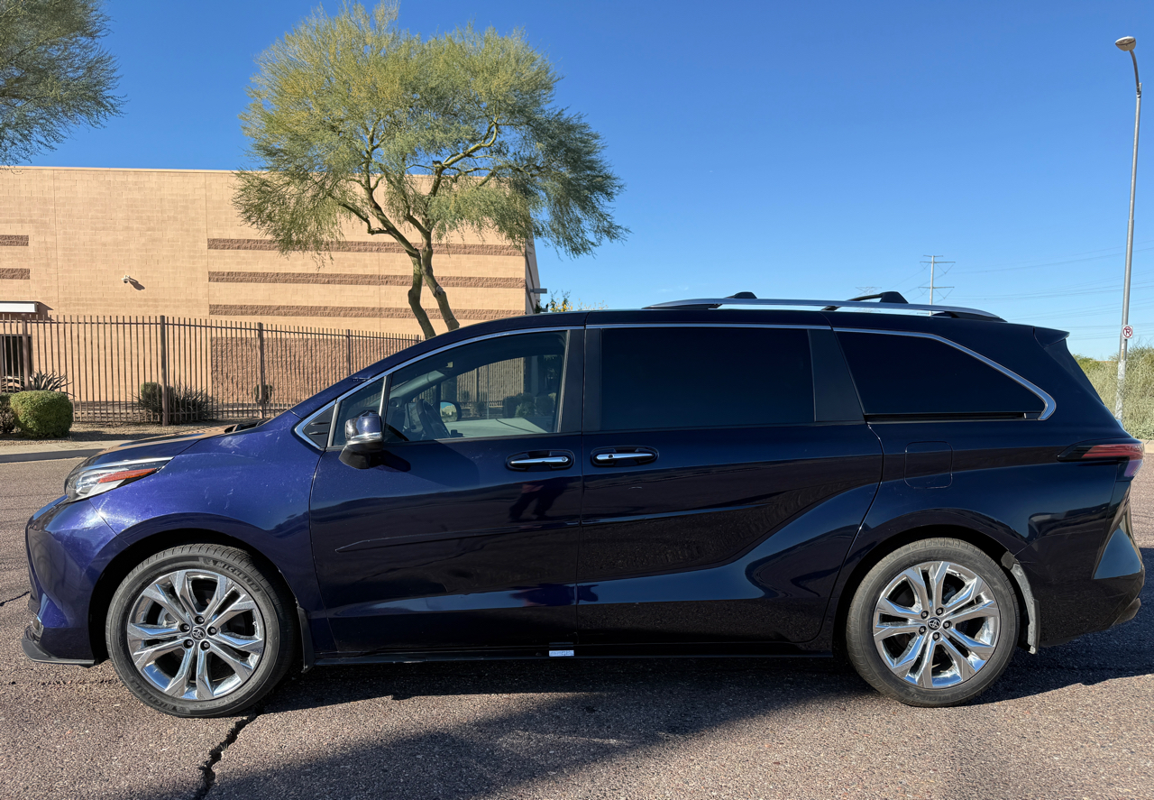 Toyota Sienna Platinum 7-Passenger 2022