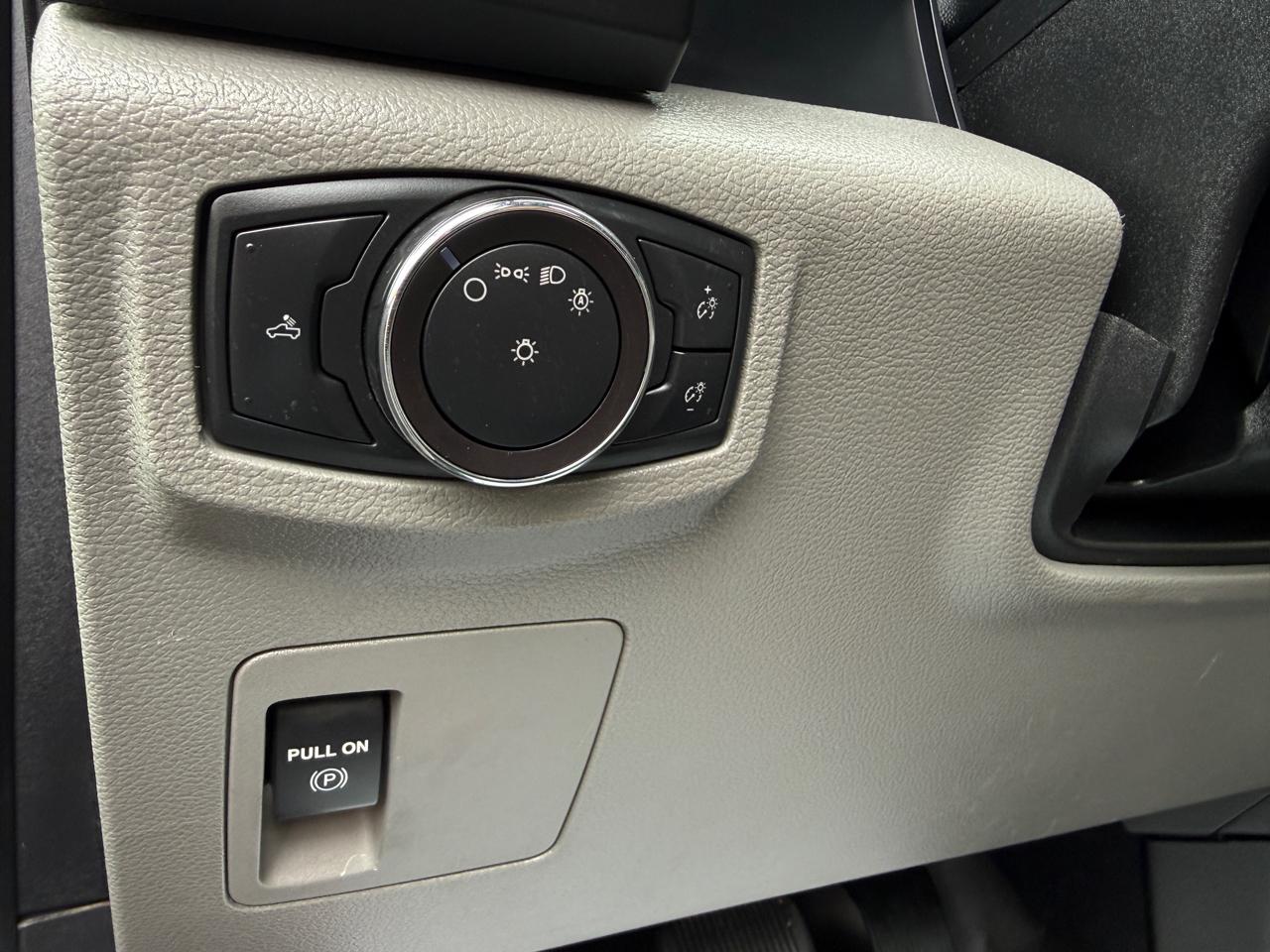 Ford F-150 2WD Reg Cab 122.5" XL 2019