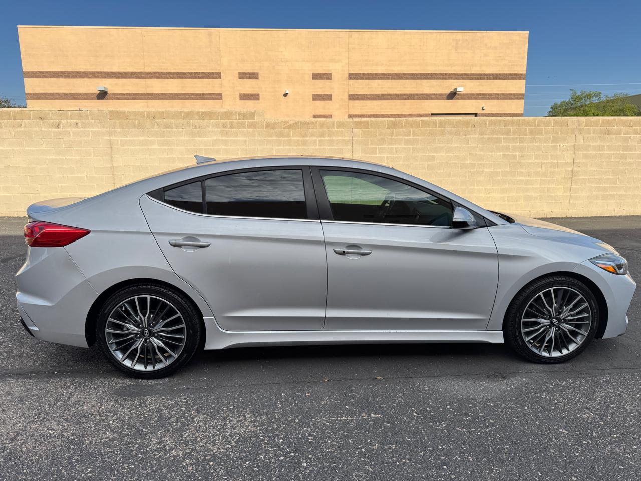 Hyundai Elantra  2018