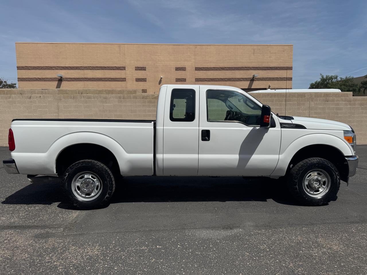 Ford F-250 SD XL SuperCab Long Bed 4WD 2016