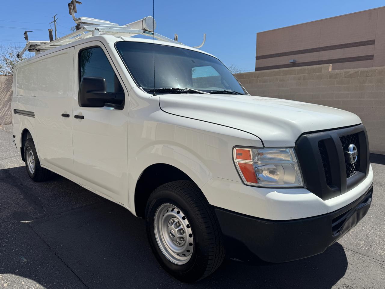 2013 Nissan NV's photo