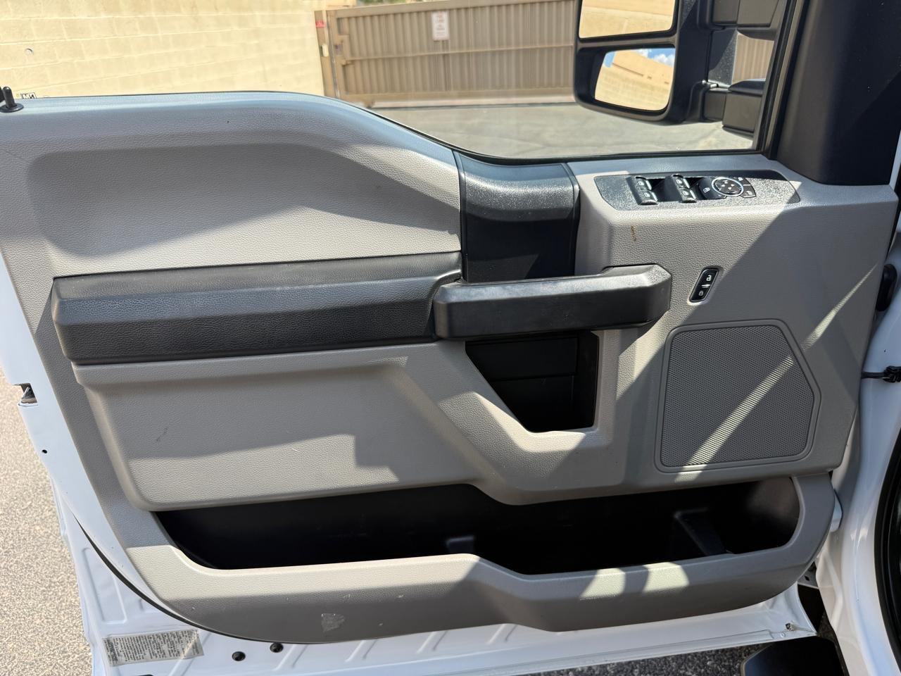 Ford F-450 SD Crew Cab DRW 2WD 2017
