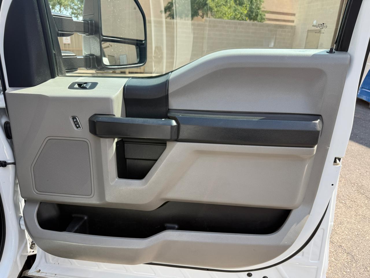 Ford F-450 SD Crew Cab DRW 2WD 2017