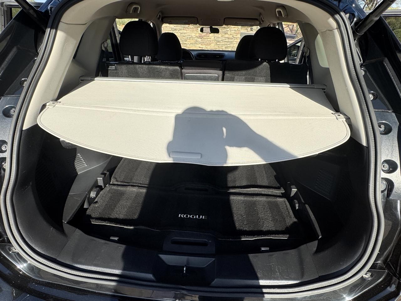 Nissan Rogue SV 4D SUV FWD 2018