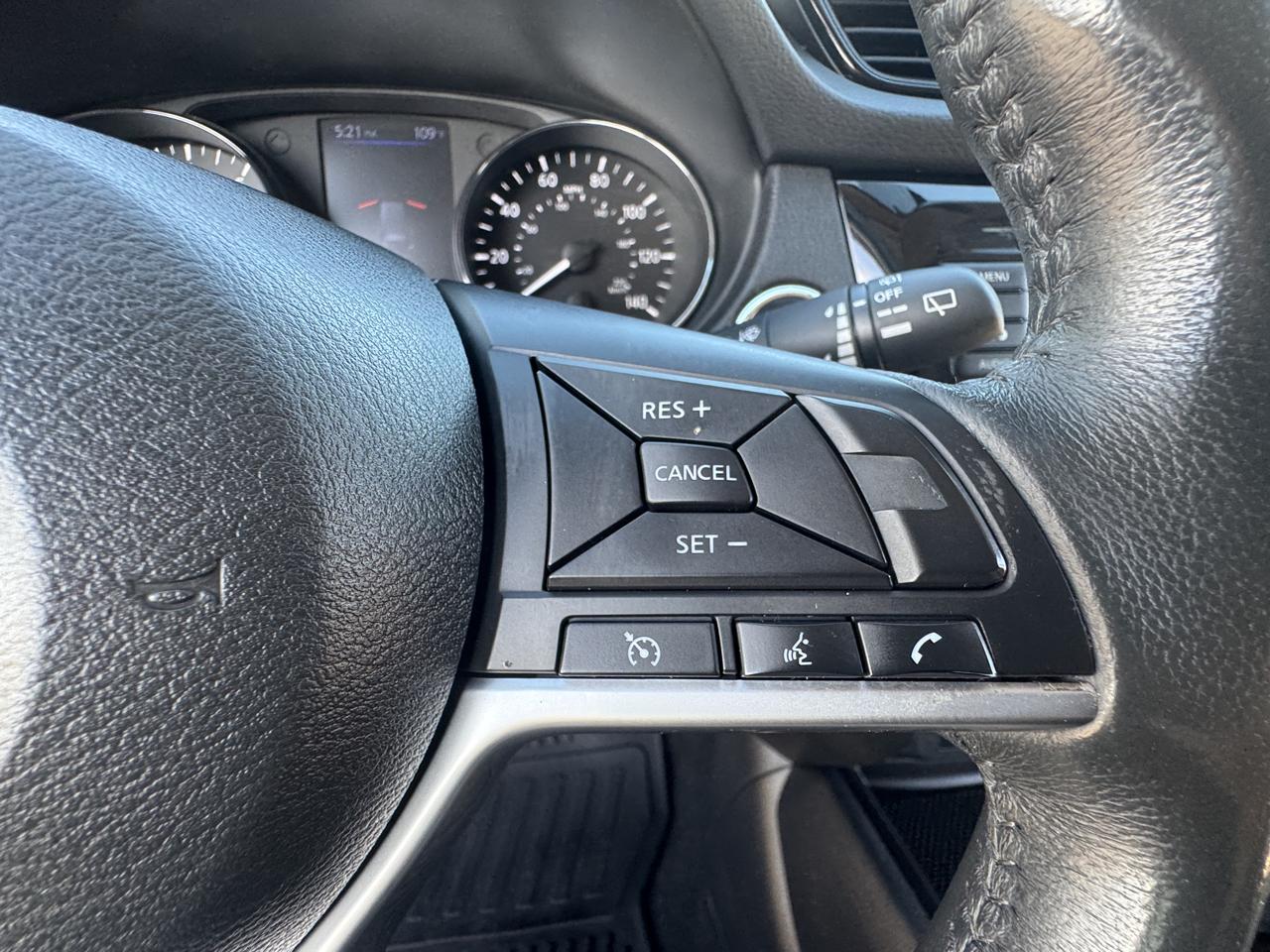Nissan Rogue SV 4D SUV FWD 2018