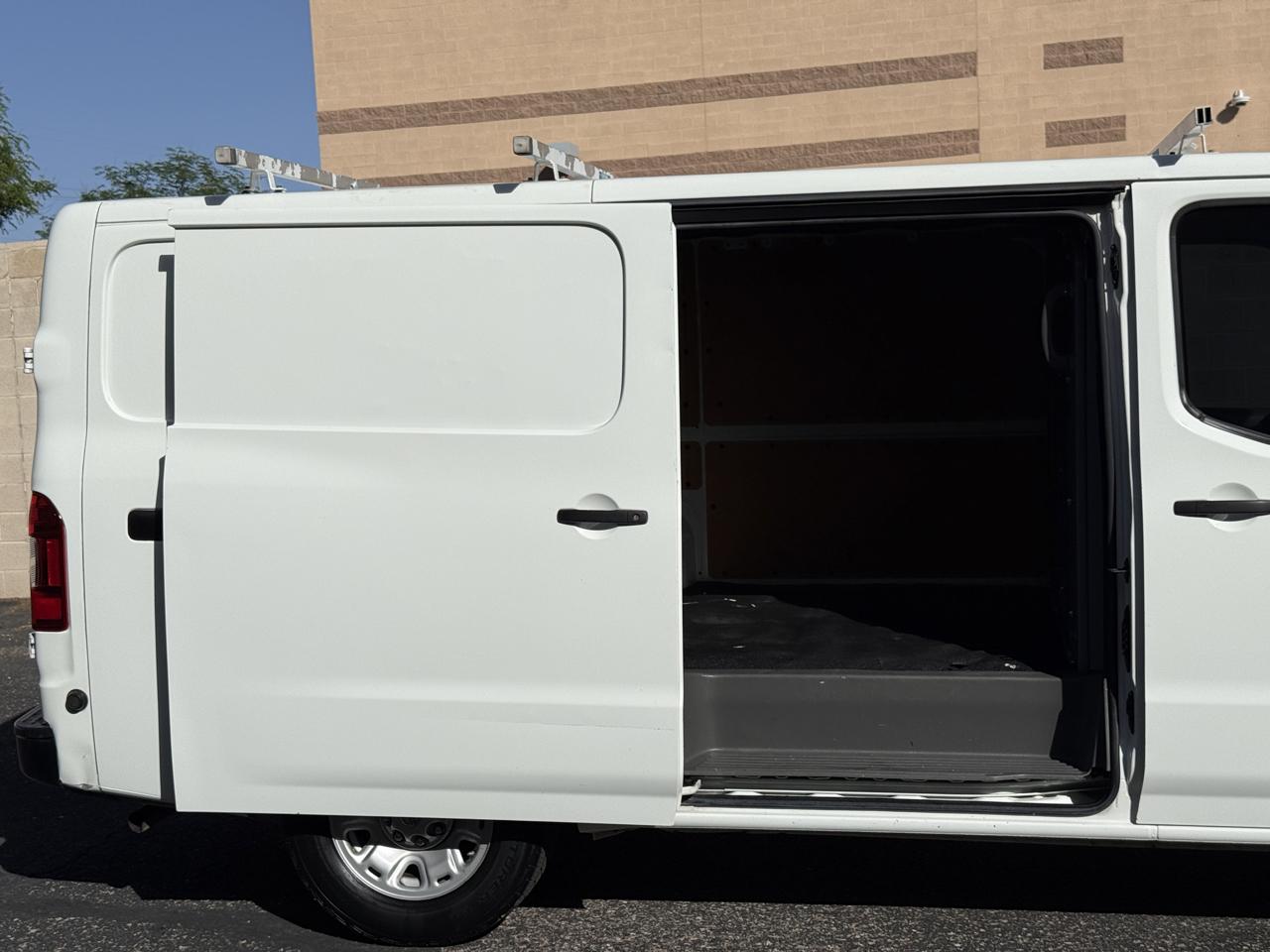 Nissan NV Cargo 1500 SV 2016
