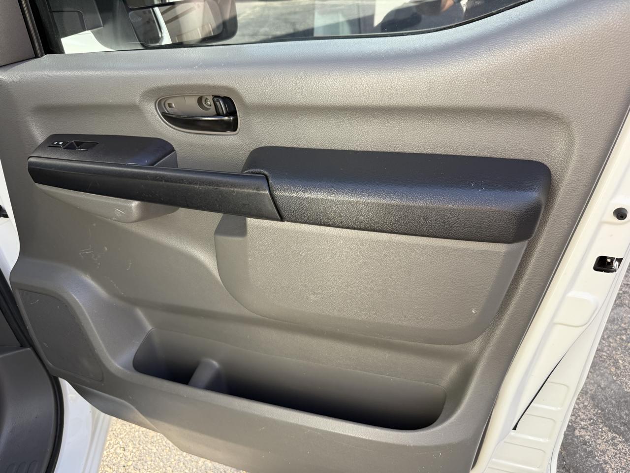 Nissan NV Cargo 1500 SV 2016