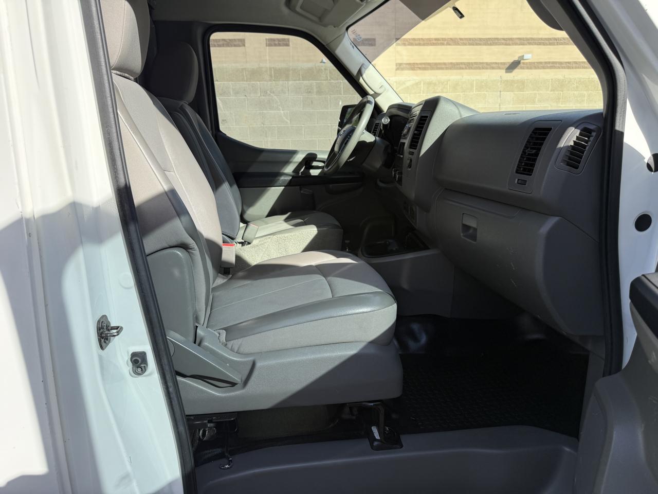 Nissan NV Cargo 1500 SV 2016