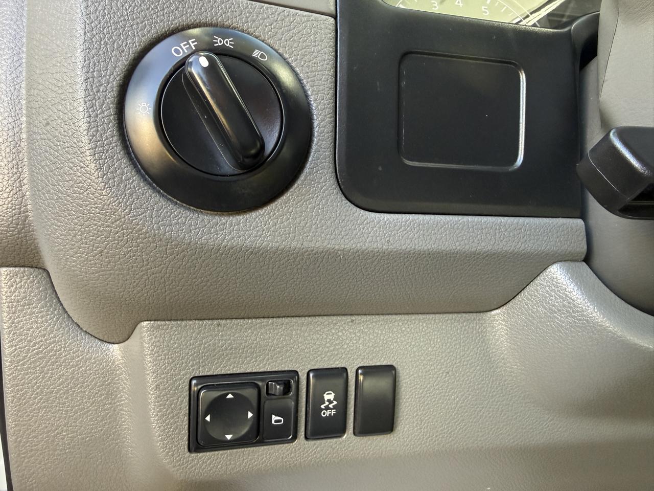 Nissan NV Cargo 1500 SV 2016