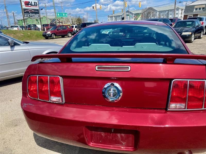 Ford Mustang V6 Deluxe Coupe 2007