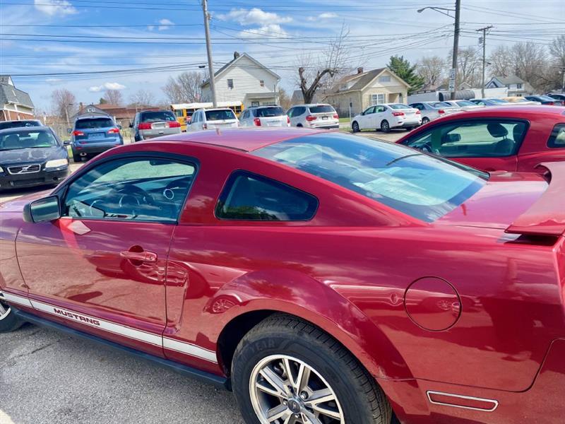 Ford Mustang V6 Deluxe Coupe 2007
