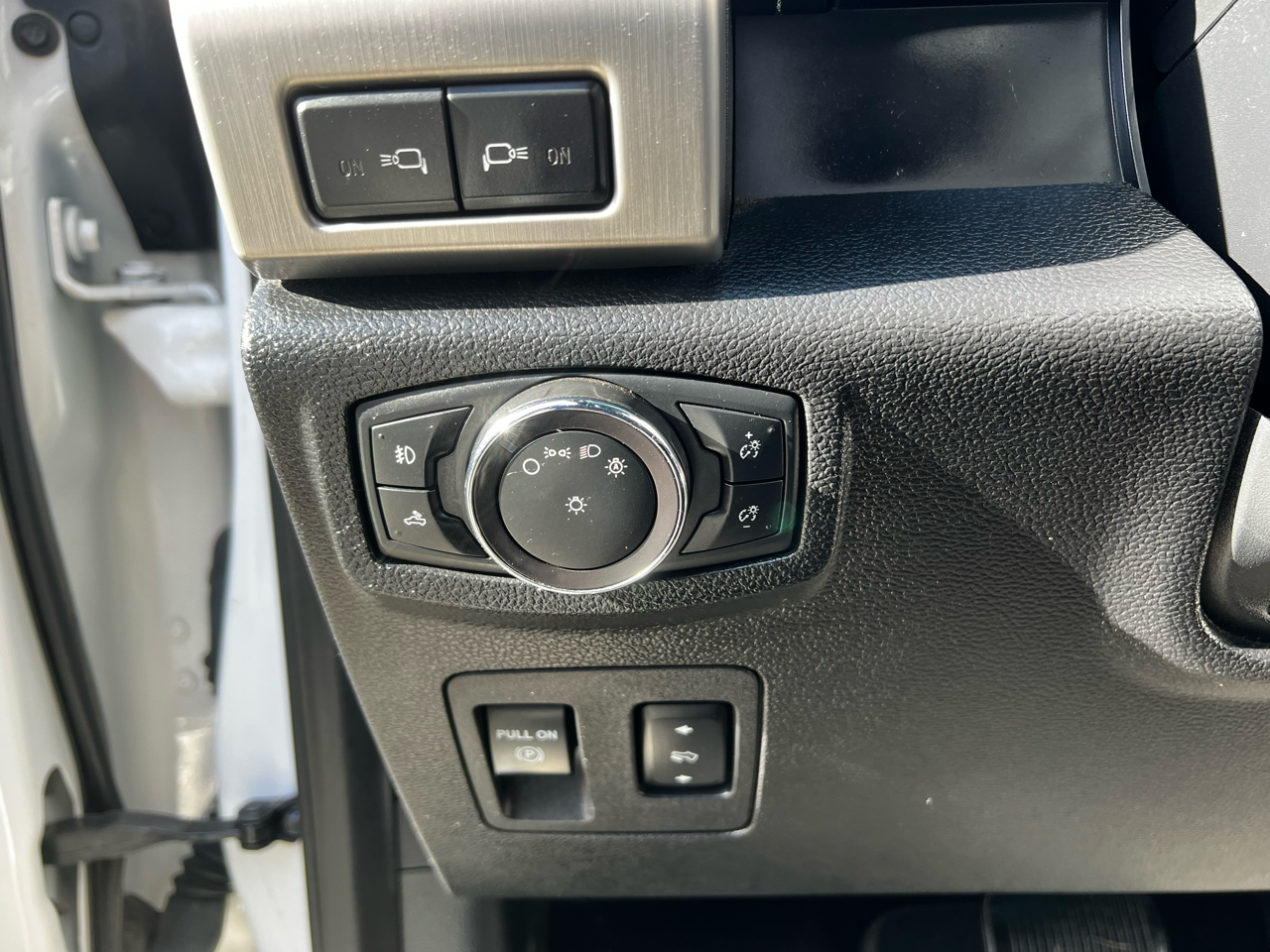 Ford F-150 4WD SuperCrew 145" Platinum 2018