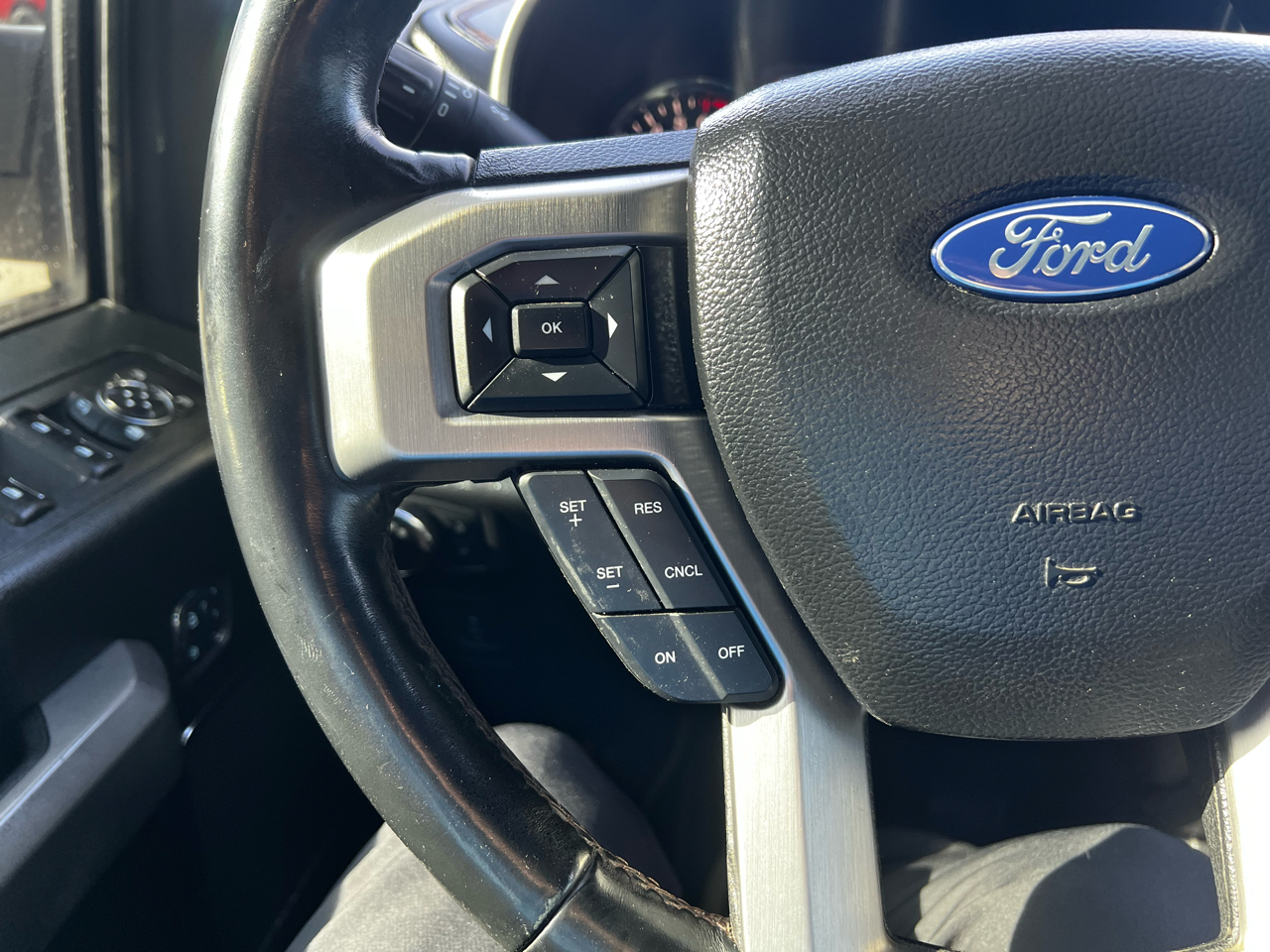 Ford F-150 4WD SuperCrew 145" Platinum 2018