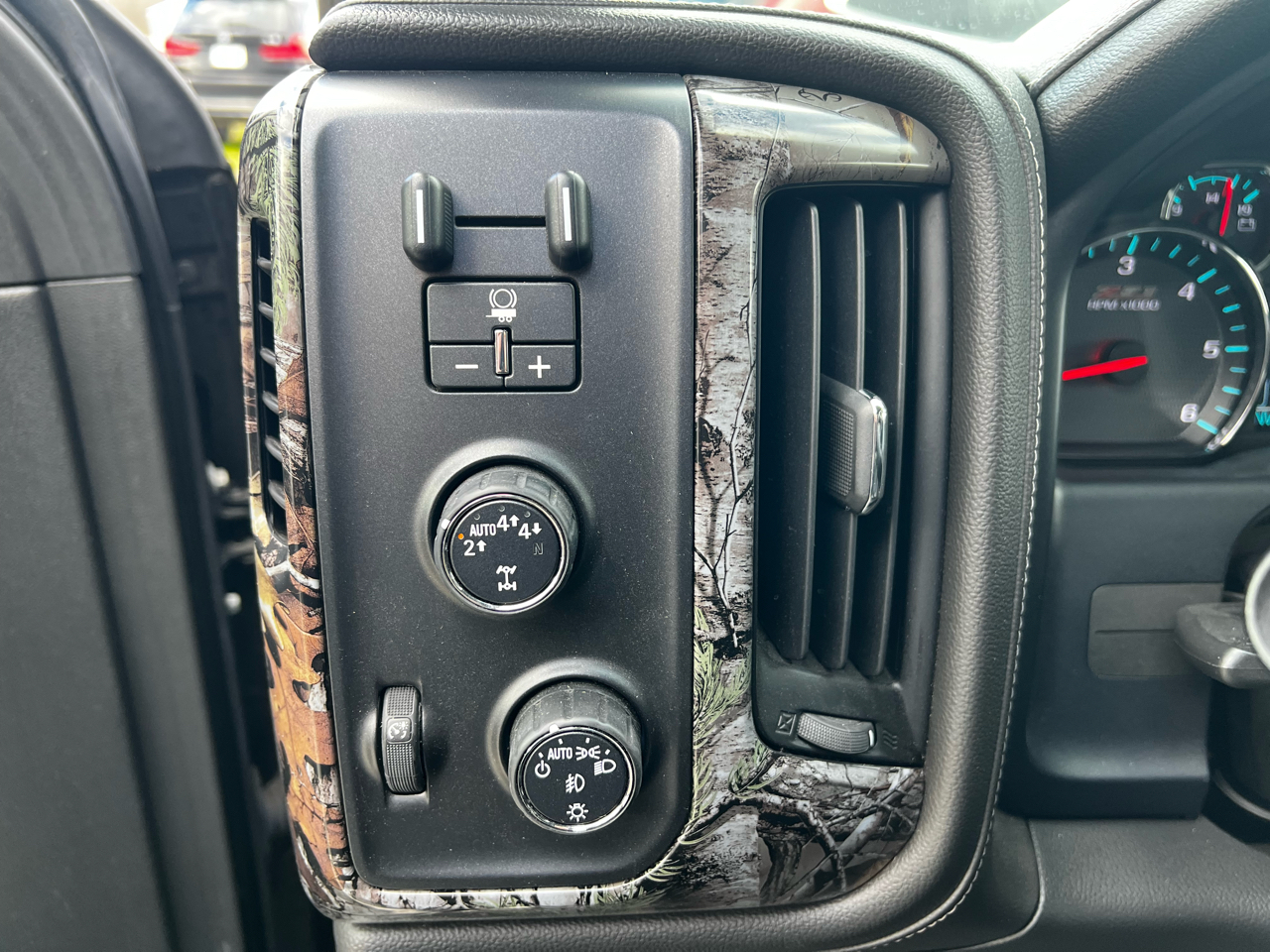 Chevrolet Silverado 1500 LTZ Crew Cab 4WD 2017