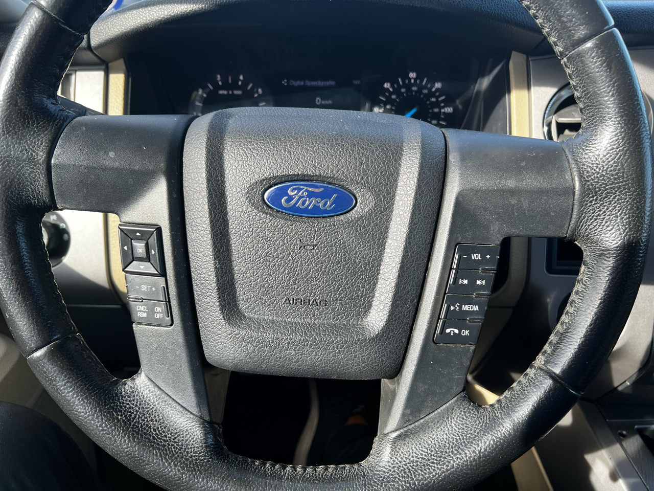 Ford Expedition XLT 2WD 2015