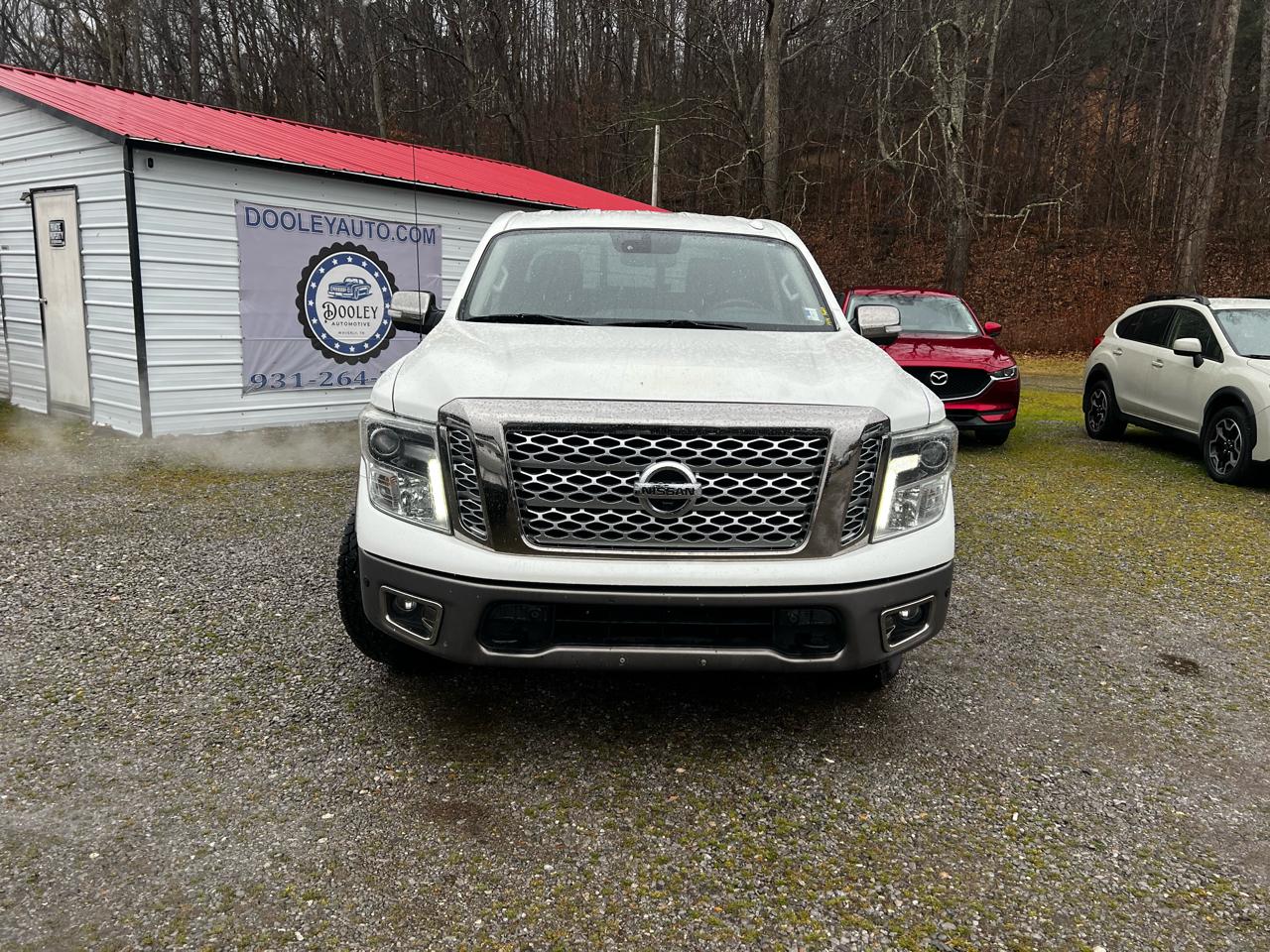 Nissan Titan Platinum Reserve Crew Cab 4WD 2017