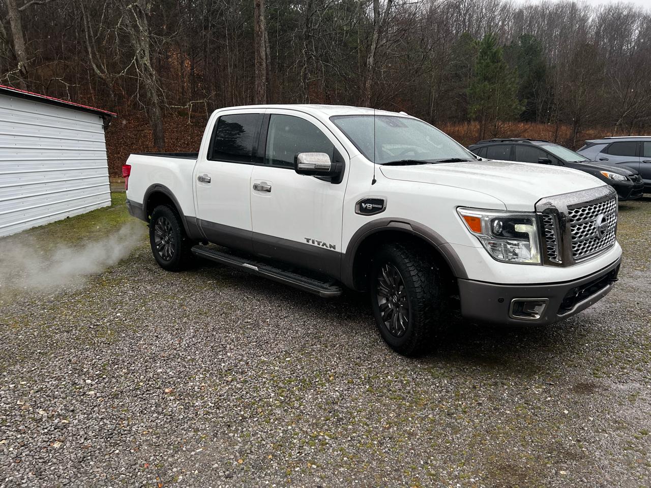 Nissan Titan Platinum Reserve Crew Cab 4WD 2017